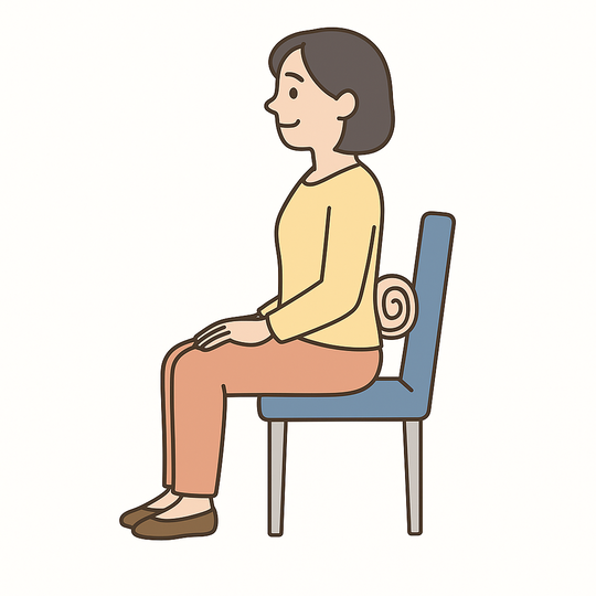 正しい姿勢で椅子に座る女性