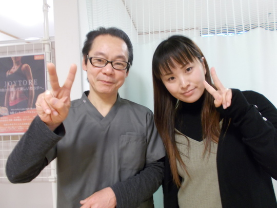 微笑み顔の院長と女性のお客様